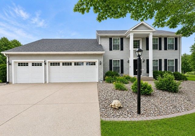 2520 Buckingham Avenue — Bettendorf, IA 52722
