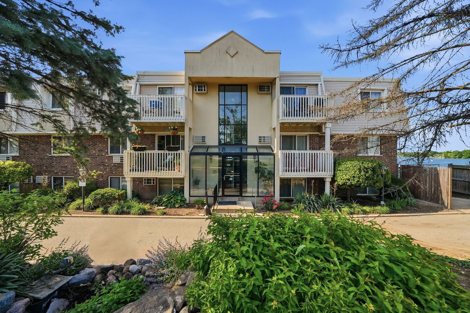 213 E Liberty Street #11 — Wauconda, IL 60084
