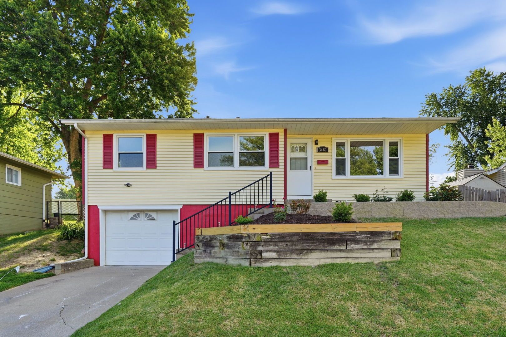 3489 SUNNY HILL Drive — Bettendorf, IA 52722