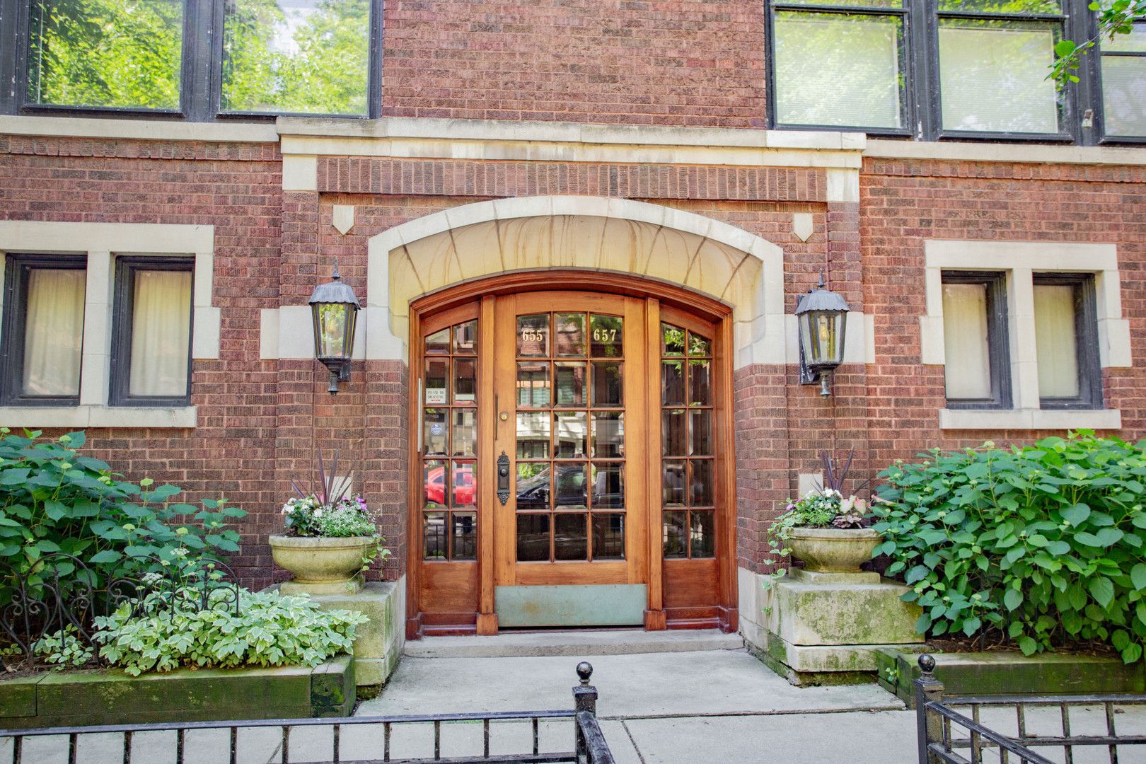 655 W Buena Avenue #3 — Chicago, IL 60613