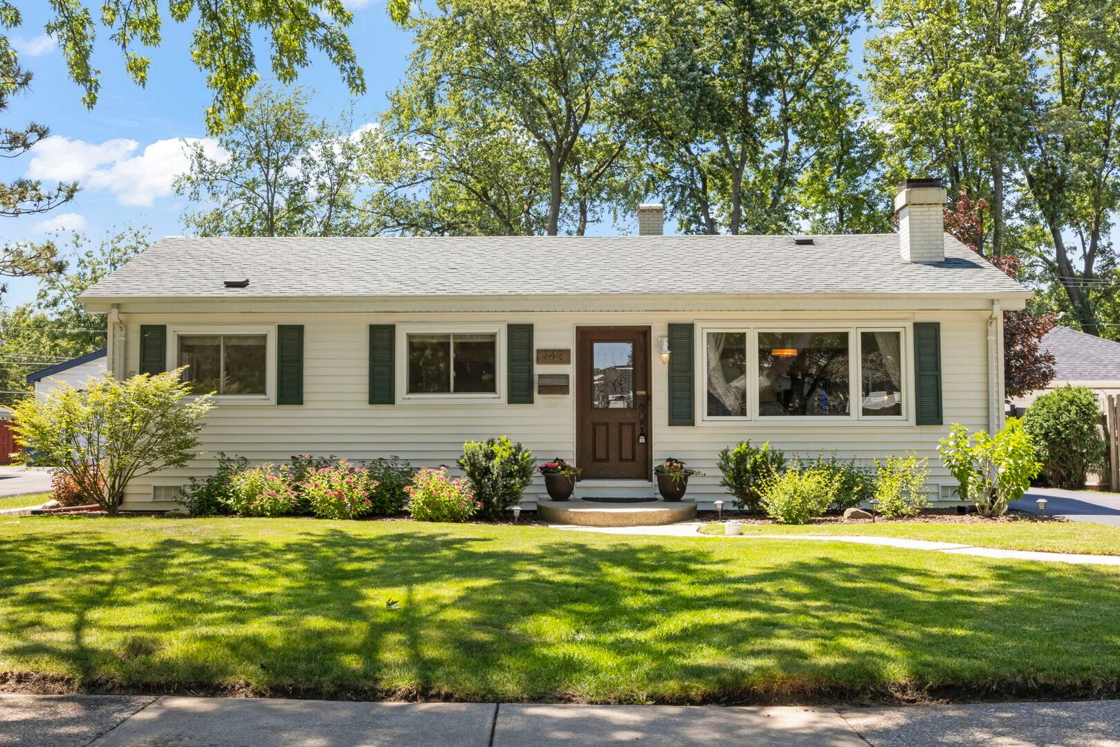 743 W Vermont Street — Villa Park, IL 60181