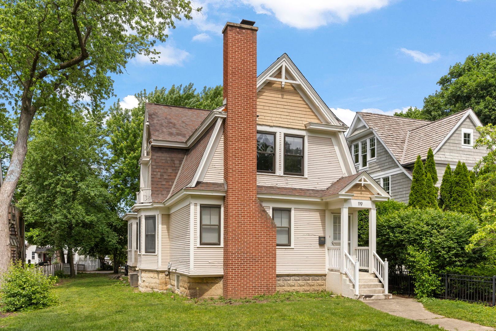 119 S Ellsworth Street — Naperville, IL 60540