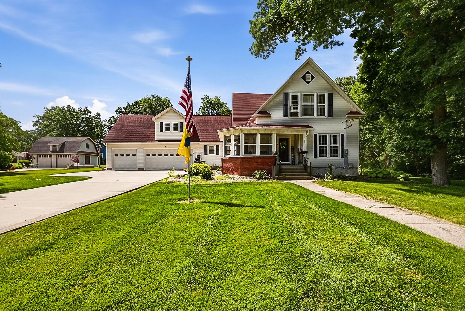 809 E Center Street — Ottawa, IL 61350