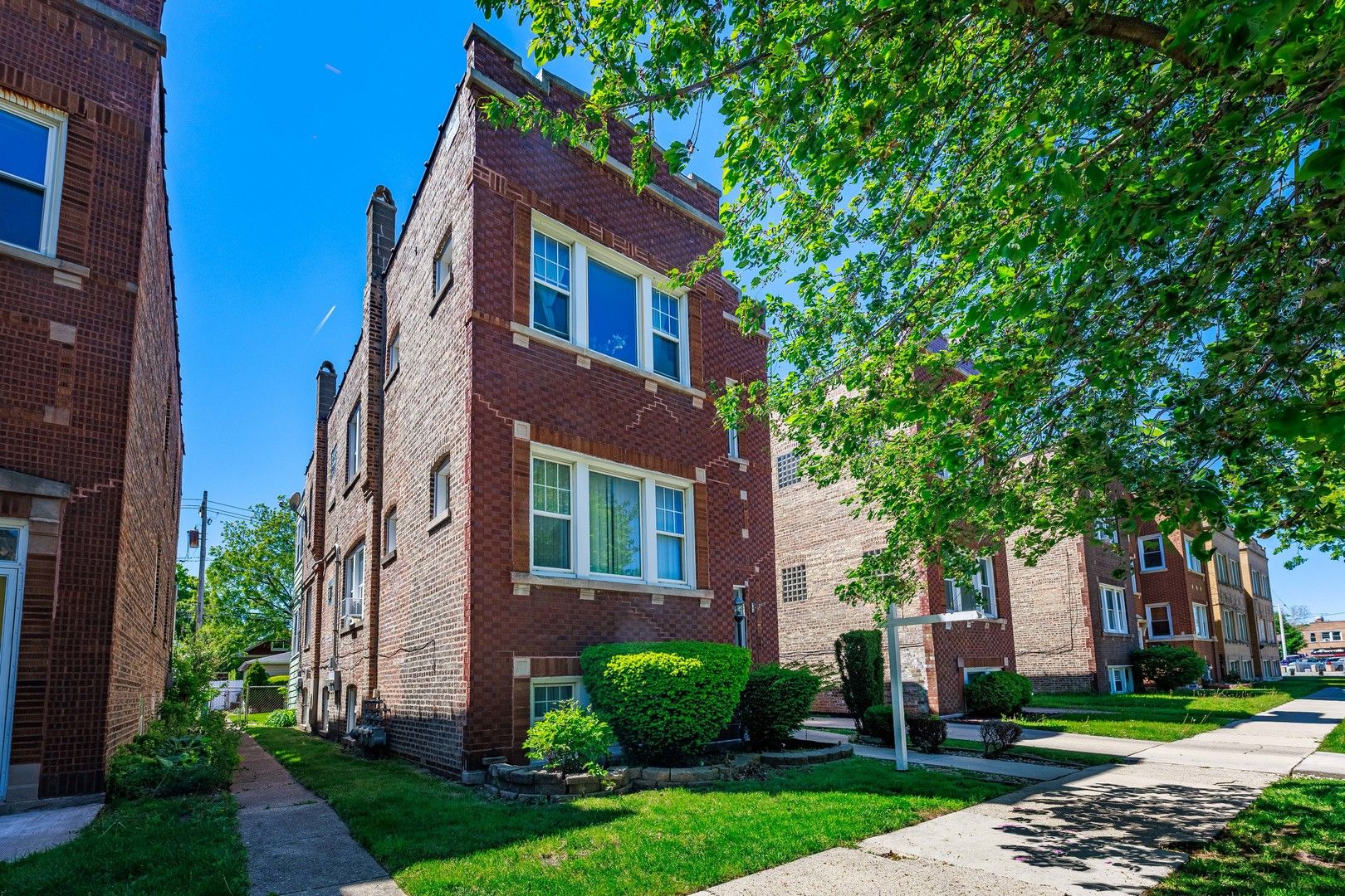 3430 Ridgeland Avenue — Berwyn, IL 60402