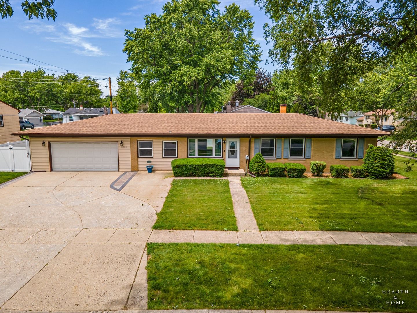 6910 Juniper Street — Hanover Park, IL 60133