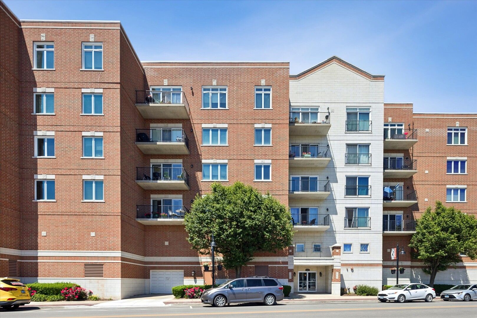 8822 BROOKFIELD Avenue #405 — Brookfield, IL 60513