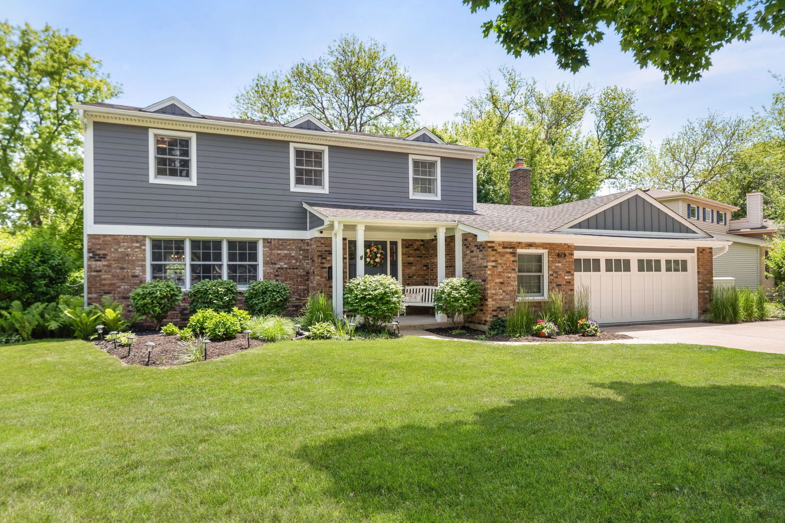 716 S Dymond Road — Libertyville, IL 60048
