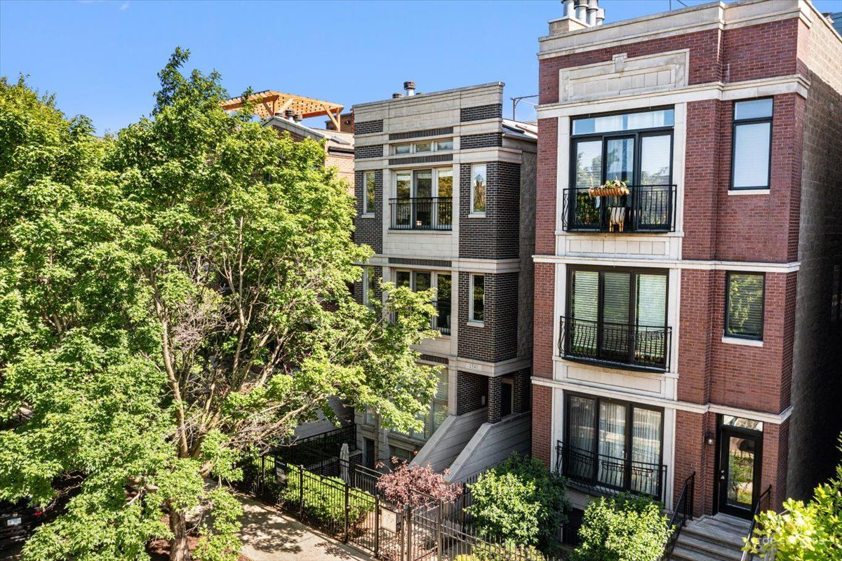 1541 W MONTANA Street #2 — Chicago, IL 60614