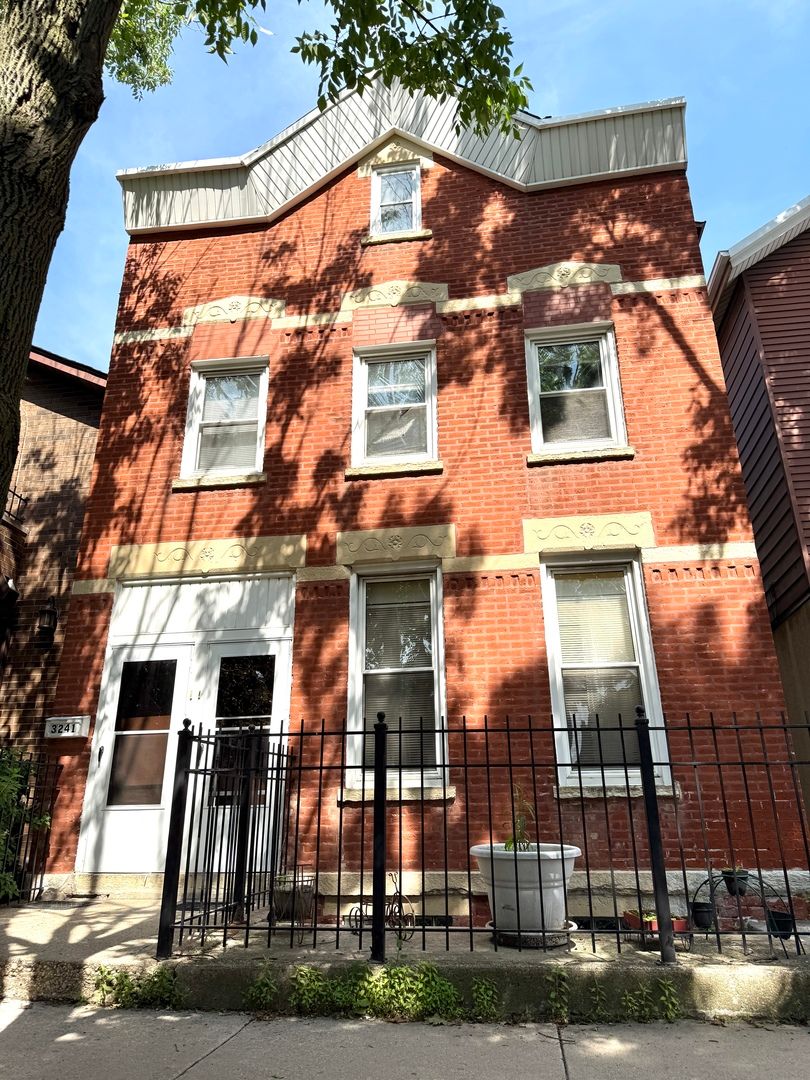3241 S Parnell Avenue — Chicago, IL 60616