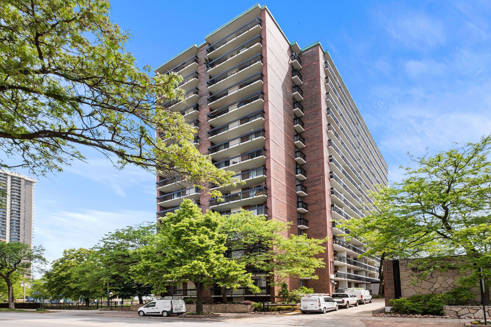 5901 N Sheridan Road #2C — Chicago, IL 60660