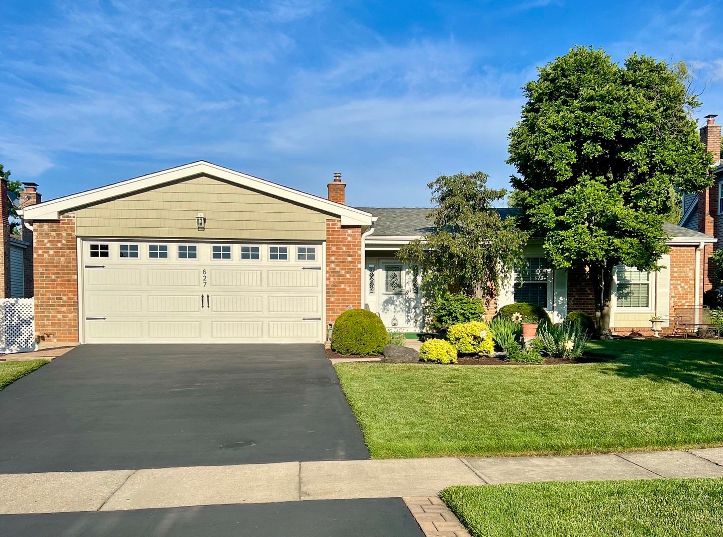 627 Oakwood Drive — Westmont, IL 60559