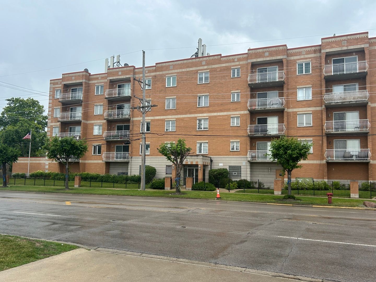 4534 N Cumberland Avenue #401 — Chicago, IL 60656