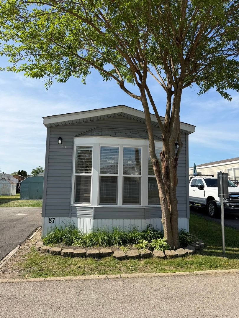 87 12th Avenue — Bartlett, IL 60103