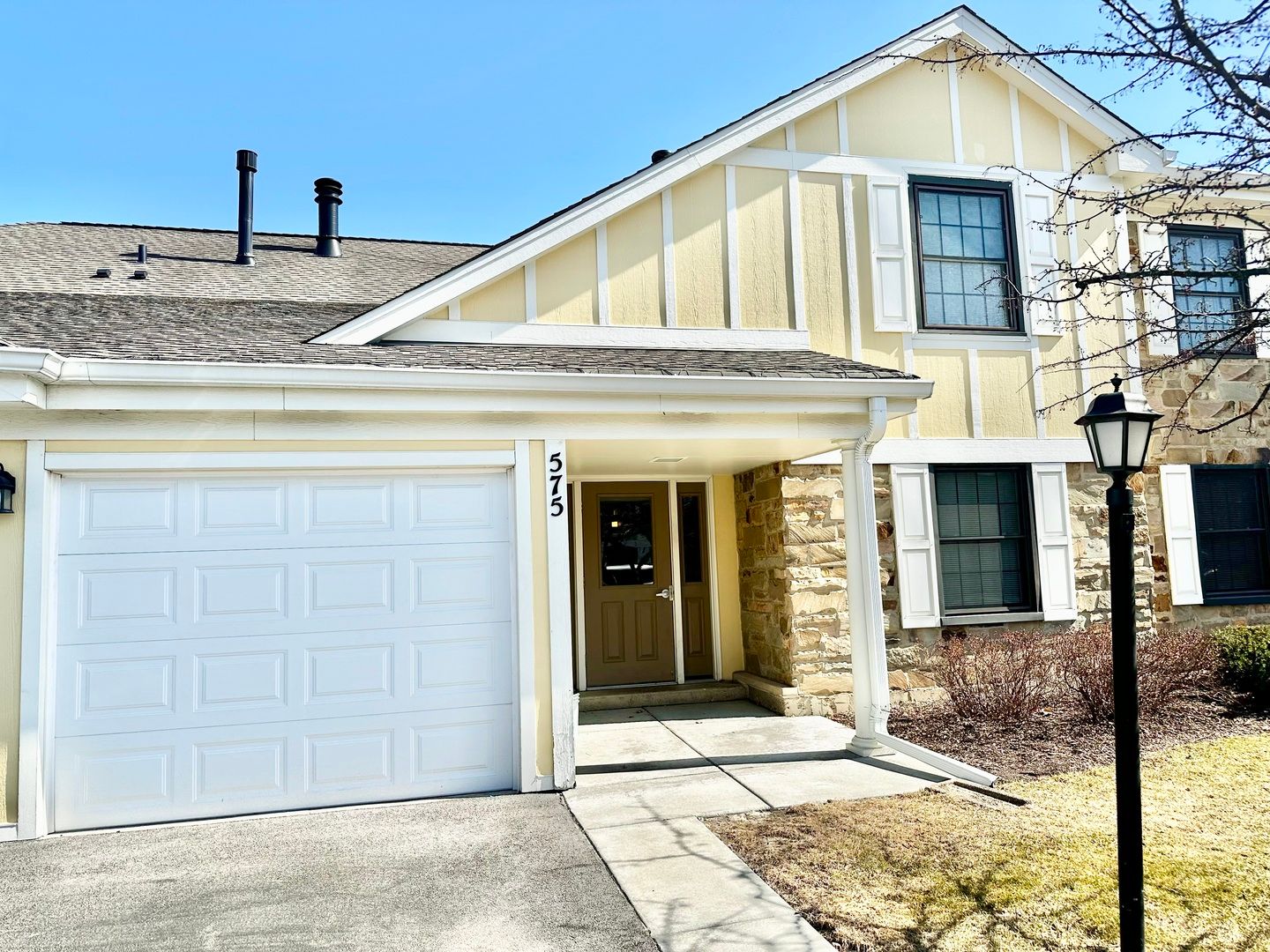 575 Greystone Lane #A2 — Wheeling, IL 60090