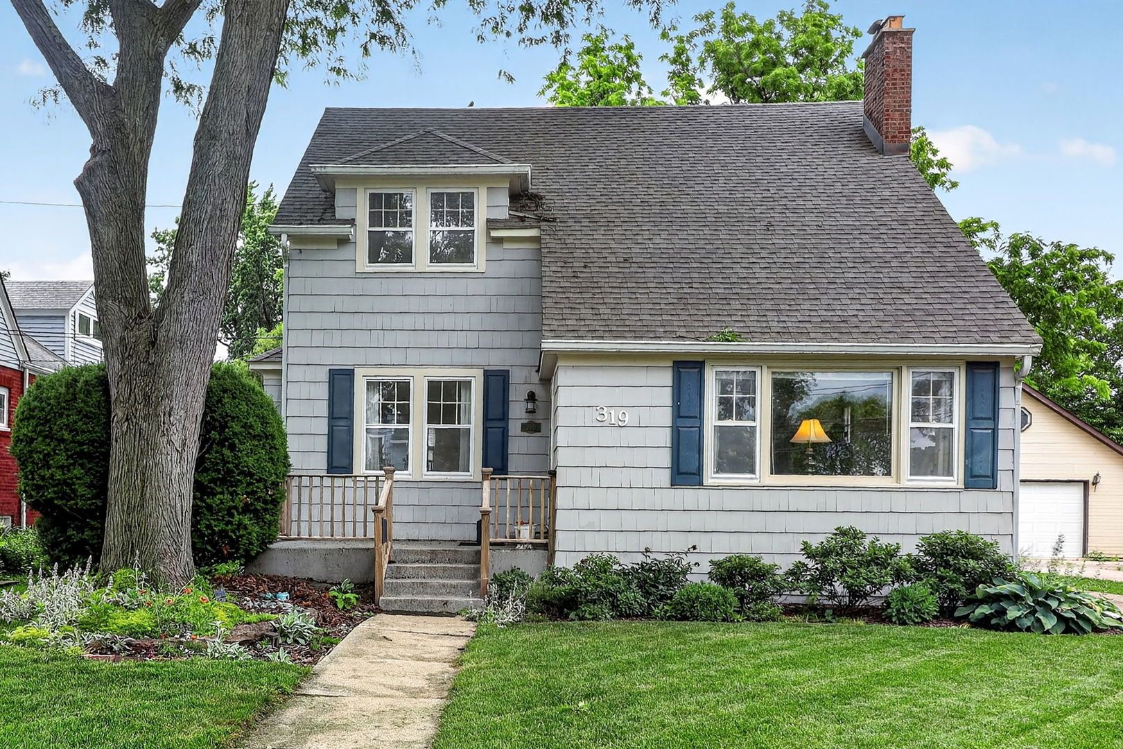 319 E Jefferson Avenue — Wheaton, IL 60187