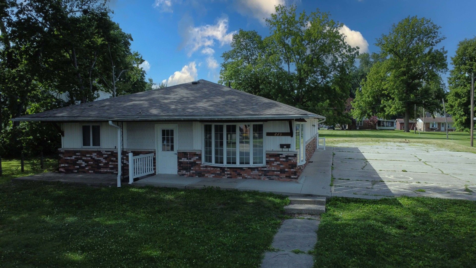 223 E Mulberry Street — Watseka, IL 60970
