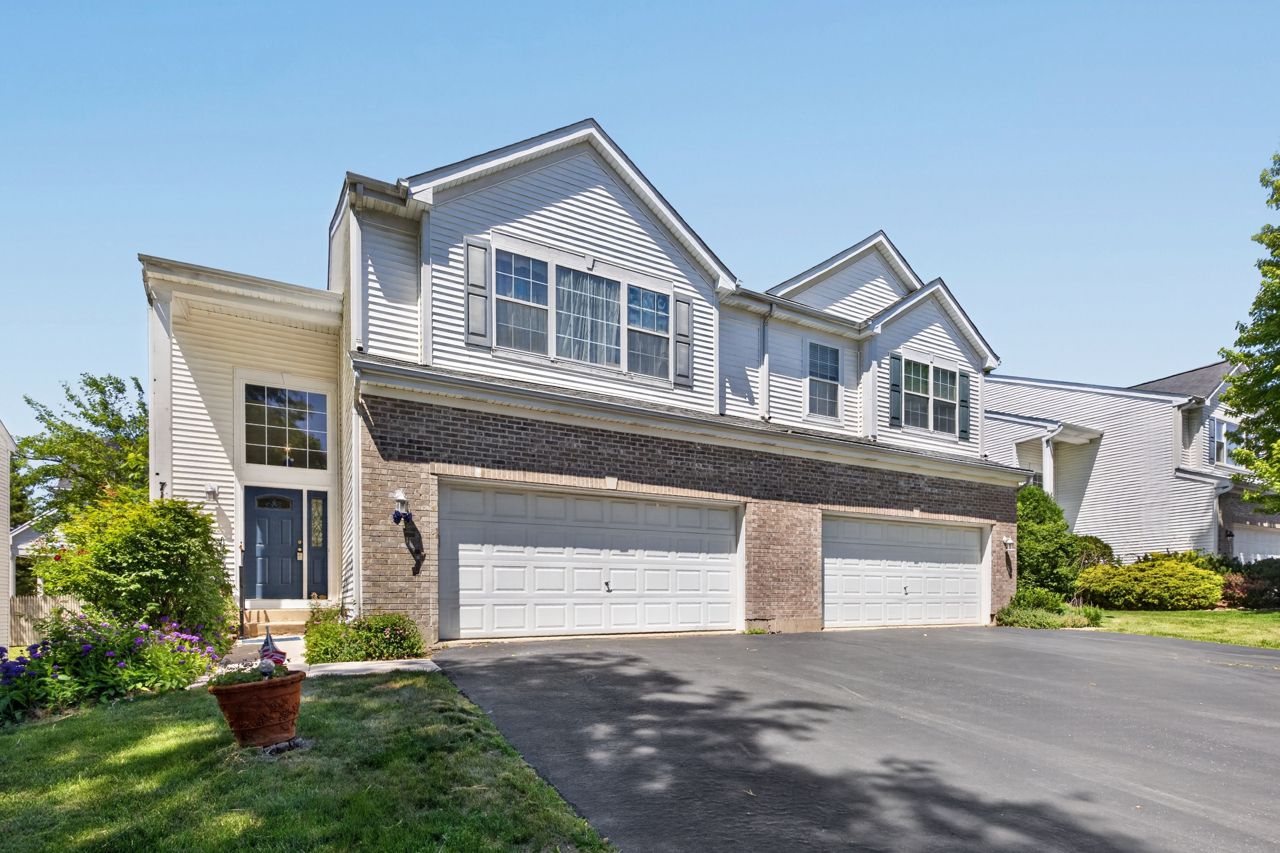 711 Red Oak Court — Naperville, IL 60563