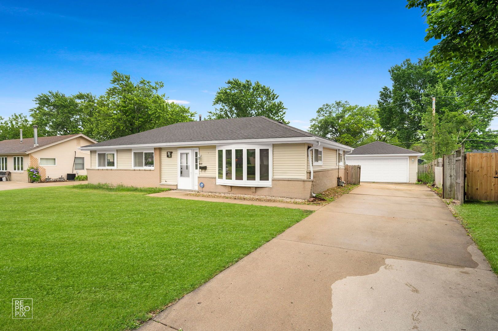 75 Kingman Lane — Hoffman Estates, IL 60169