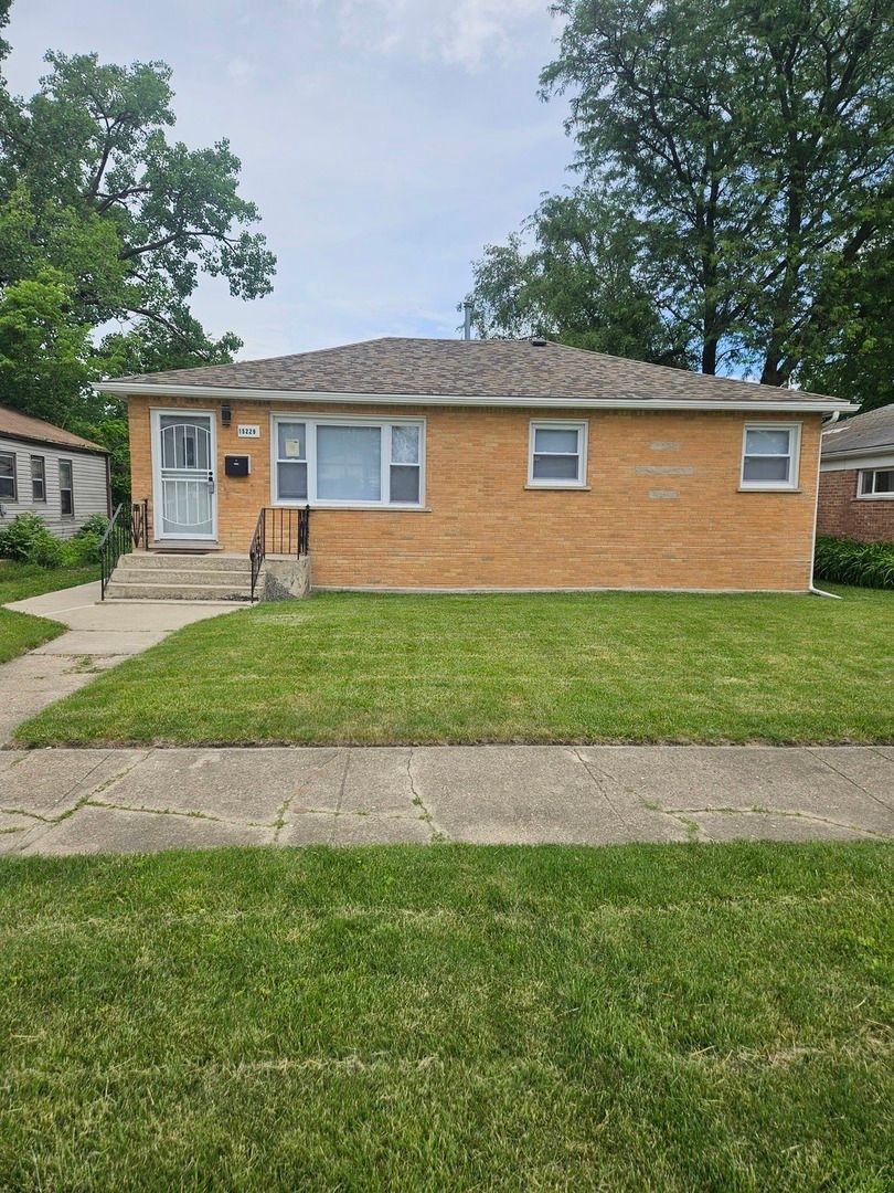 15229 HONORE Avenue — Harvey, IL 60426