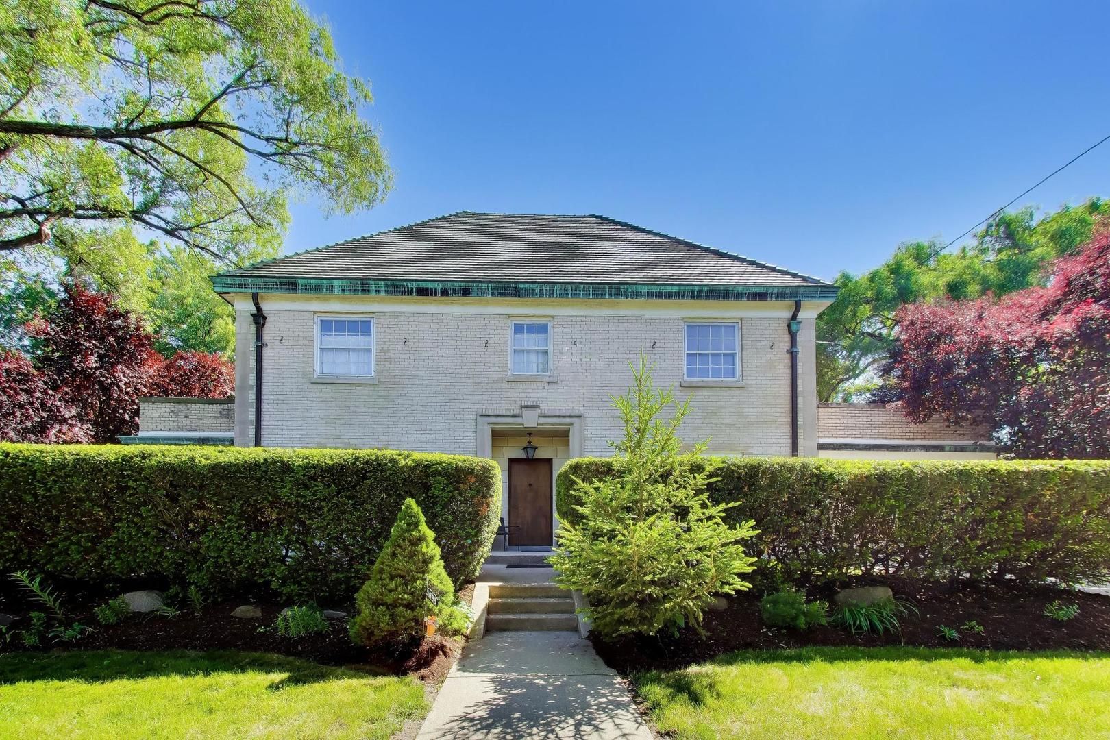 5898 N Caldwell Avenue — Chicago, IL 60646