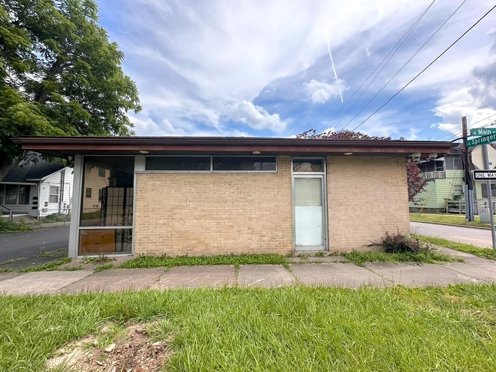609 W Main Street — Carbondale, IL 62901