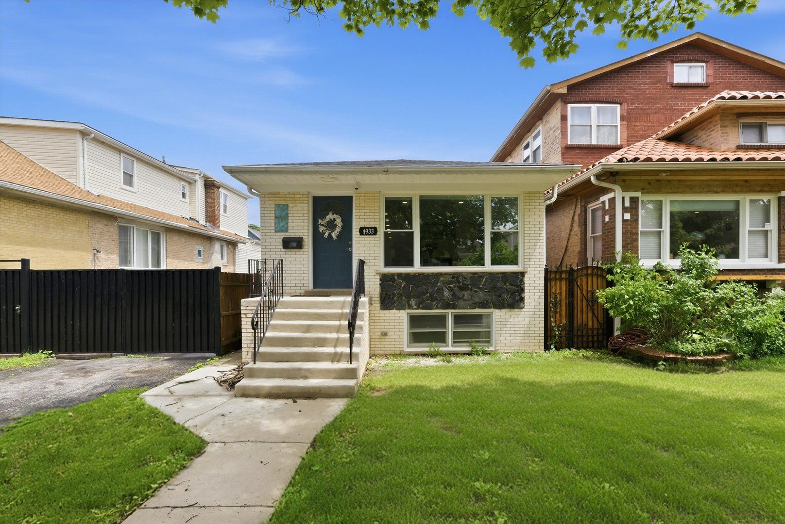 4933 N Keeler Avenue — Chicago, IL 60630