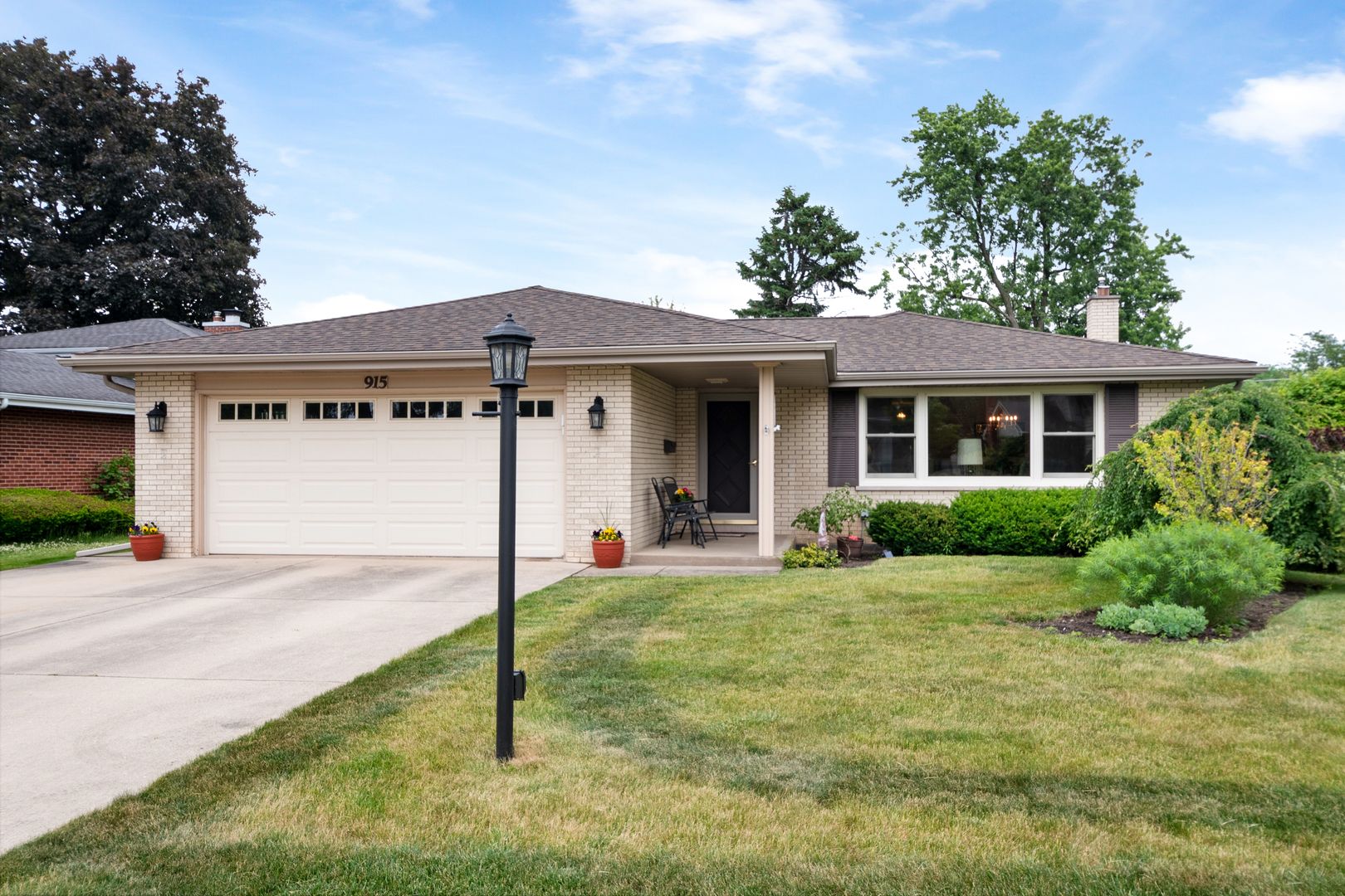 915 S See Gwun Avenue — Mount Prospect, IL 60056