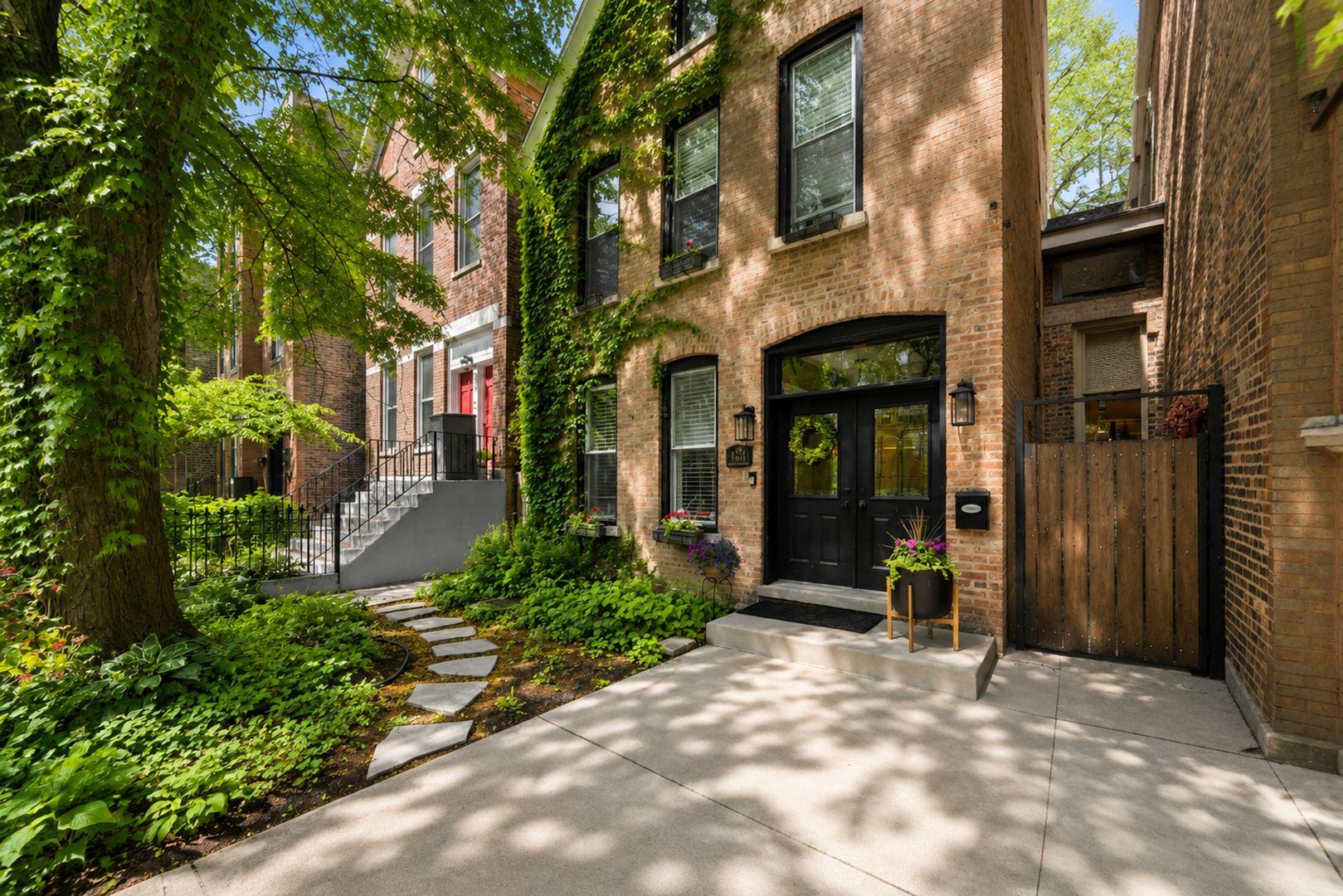 706 S Ada Street — Chicago, IL 60607