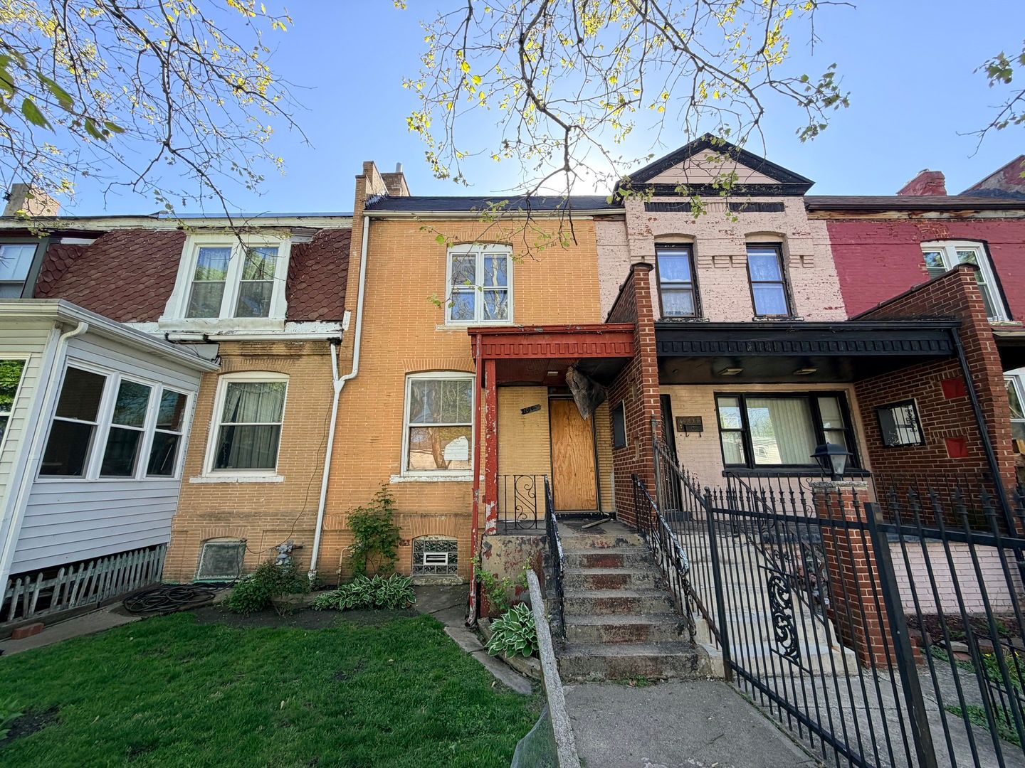 10609 S CHAMPLAIN Avenue — Chicago, IL 60628