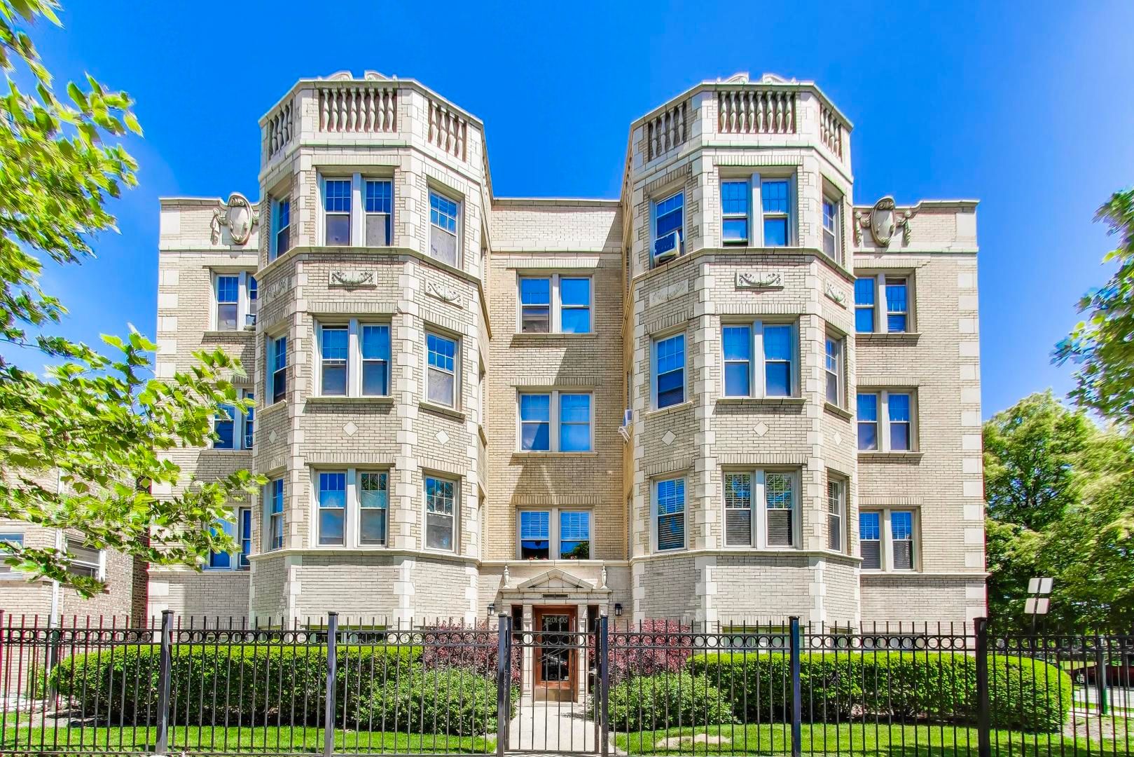 6203 N Oakley Street #1 — Chicago, IL 60659