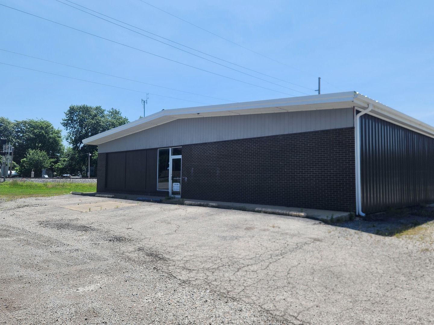 1 W Franklin Street — Duquoin, IL 62832