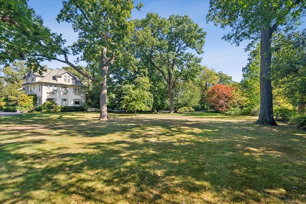 490 College Road — Lake Forest, IL 60045
