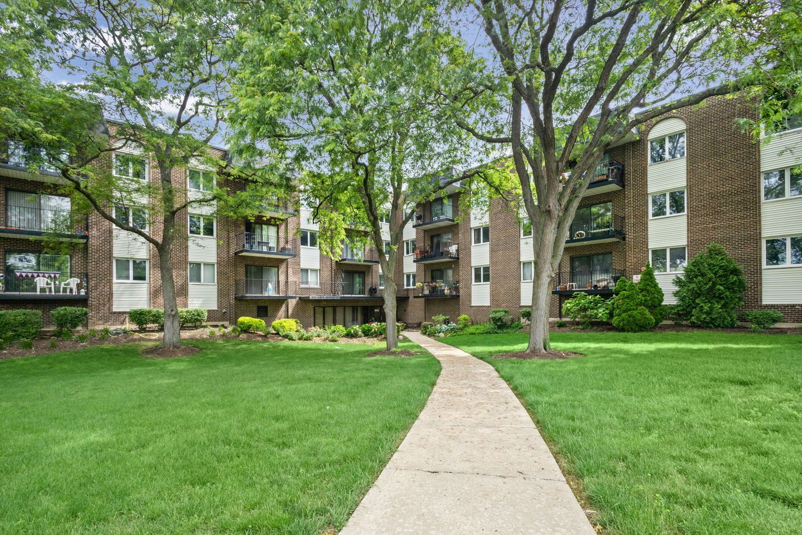1200 W Northwest Highway #109 — Mount Prospect, IL 60056
