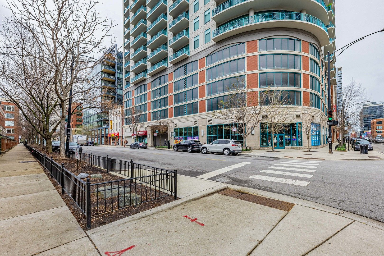 340 W Superior Street #1006 — Chicago, IL 60654