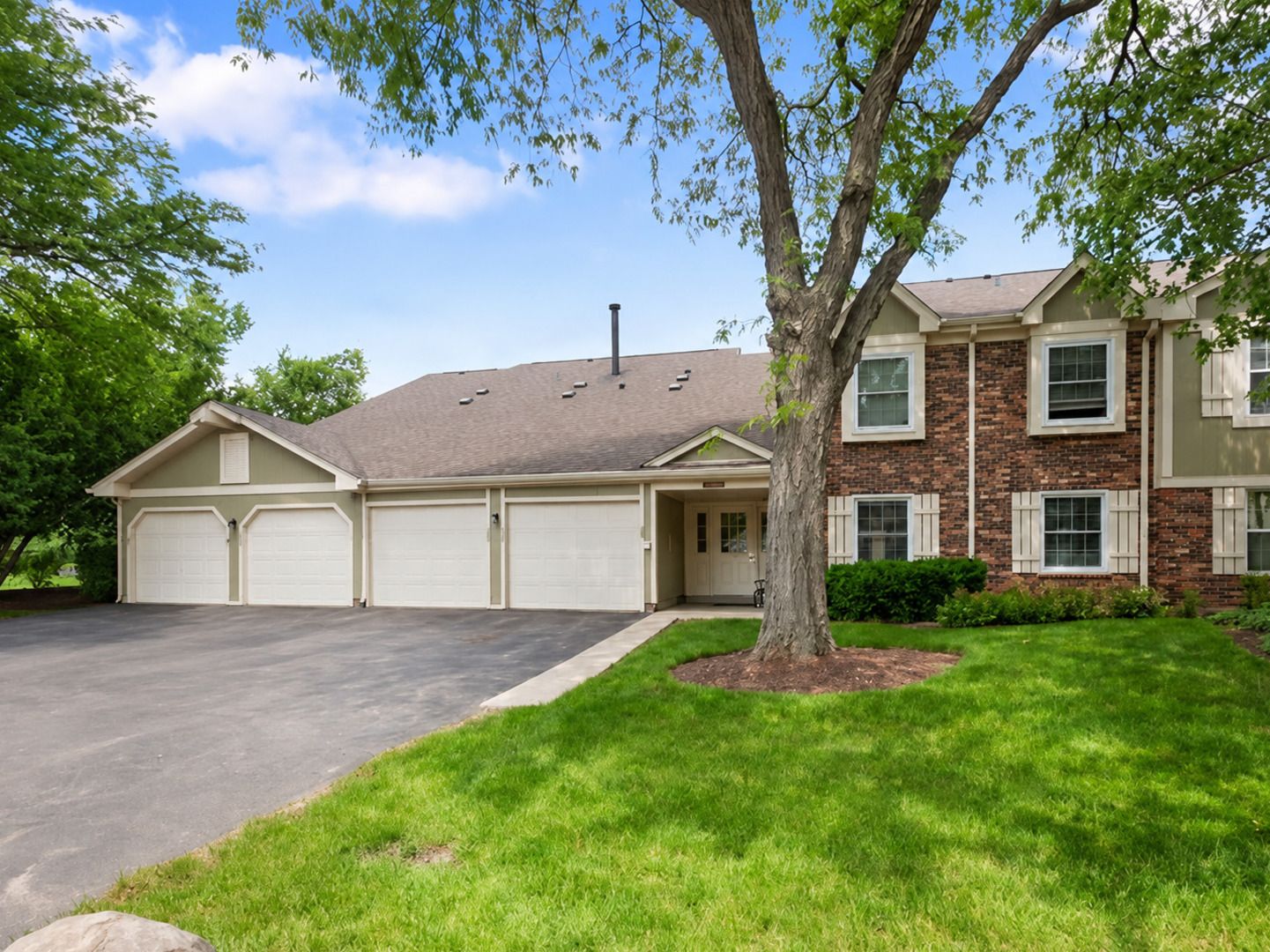 235 Blossom Court #235 — Buffalo Grove, IL 60089