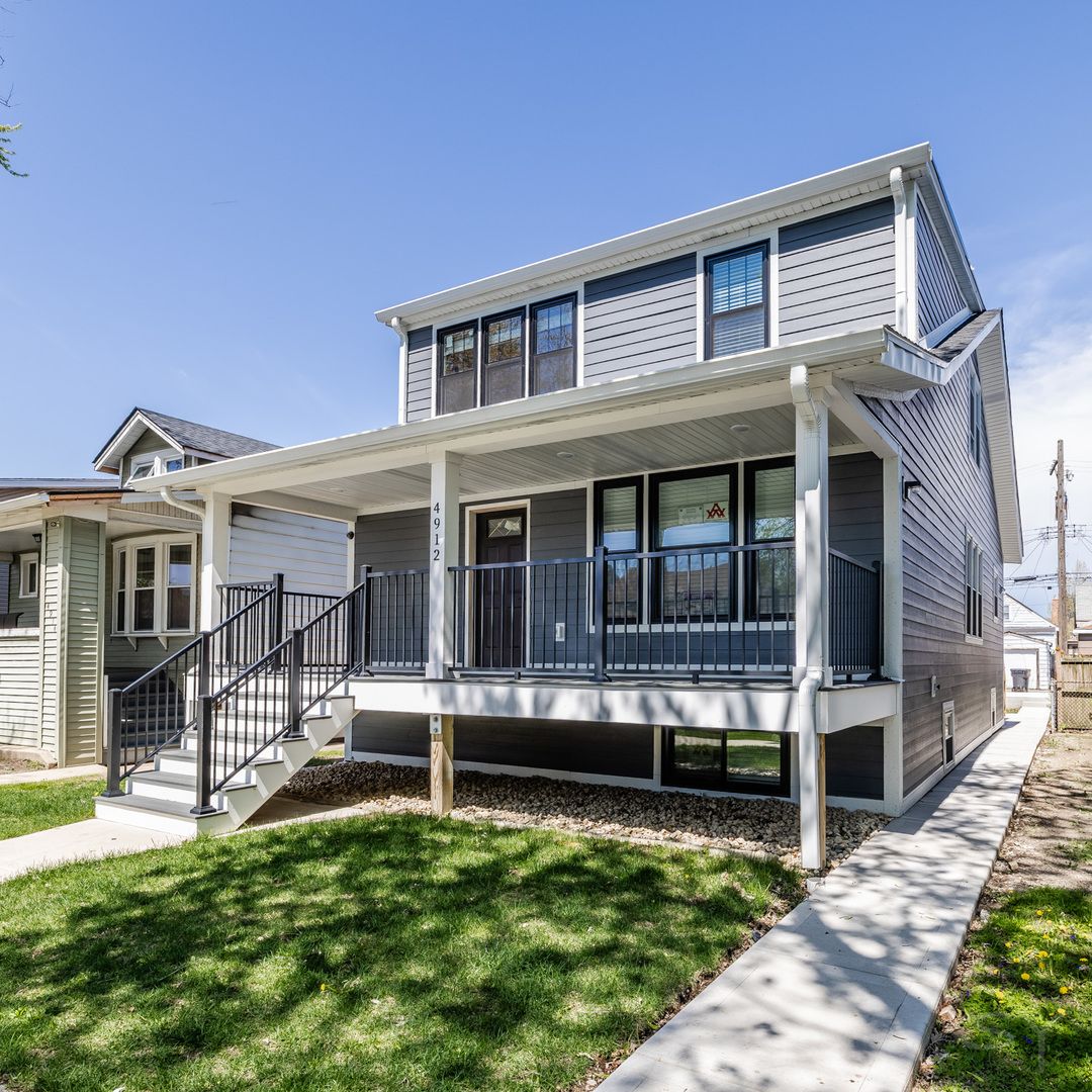 4912 W Wrightwood Avenue — Chicago, IL 60639