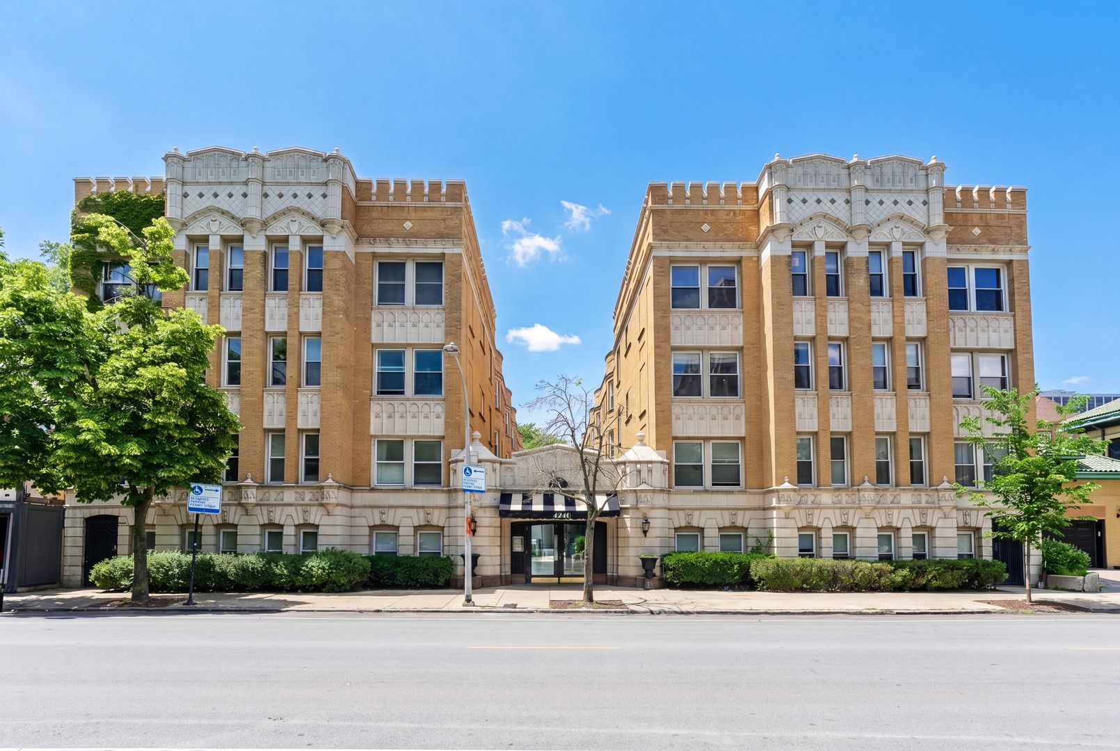 4240 N Clarendon Avenue #312S — Chicago, IL 60613