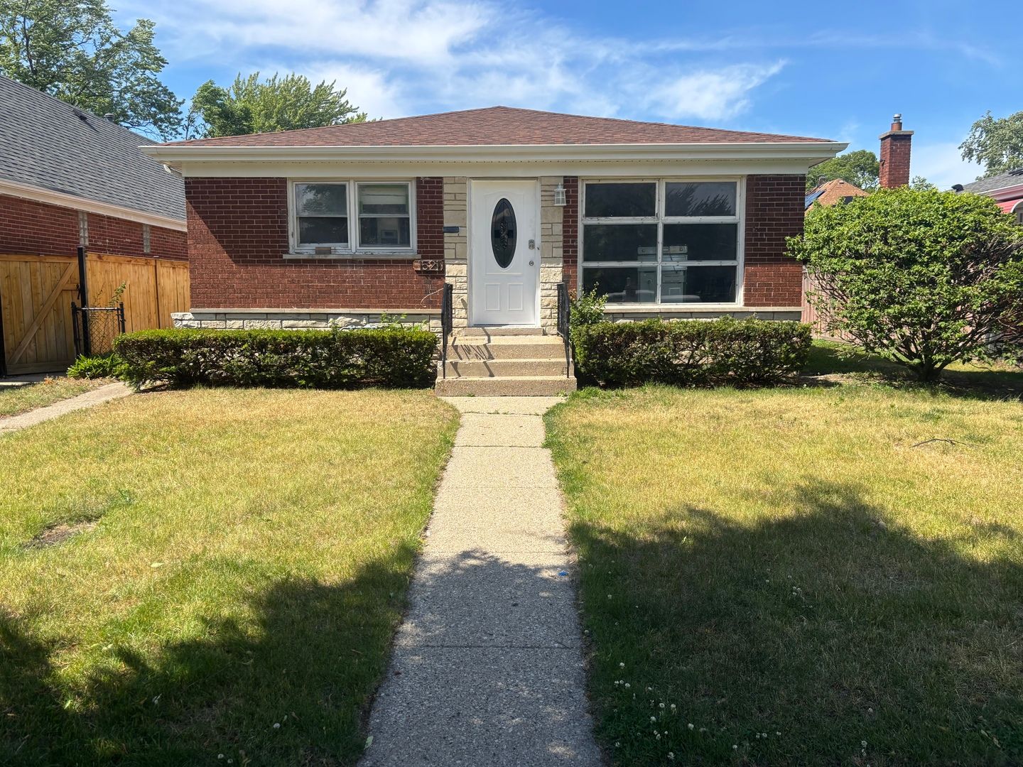 1521 Oakton Street — Evanston, IL 60202