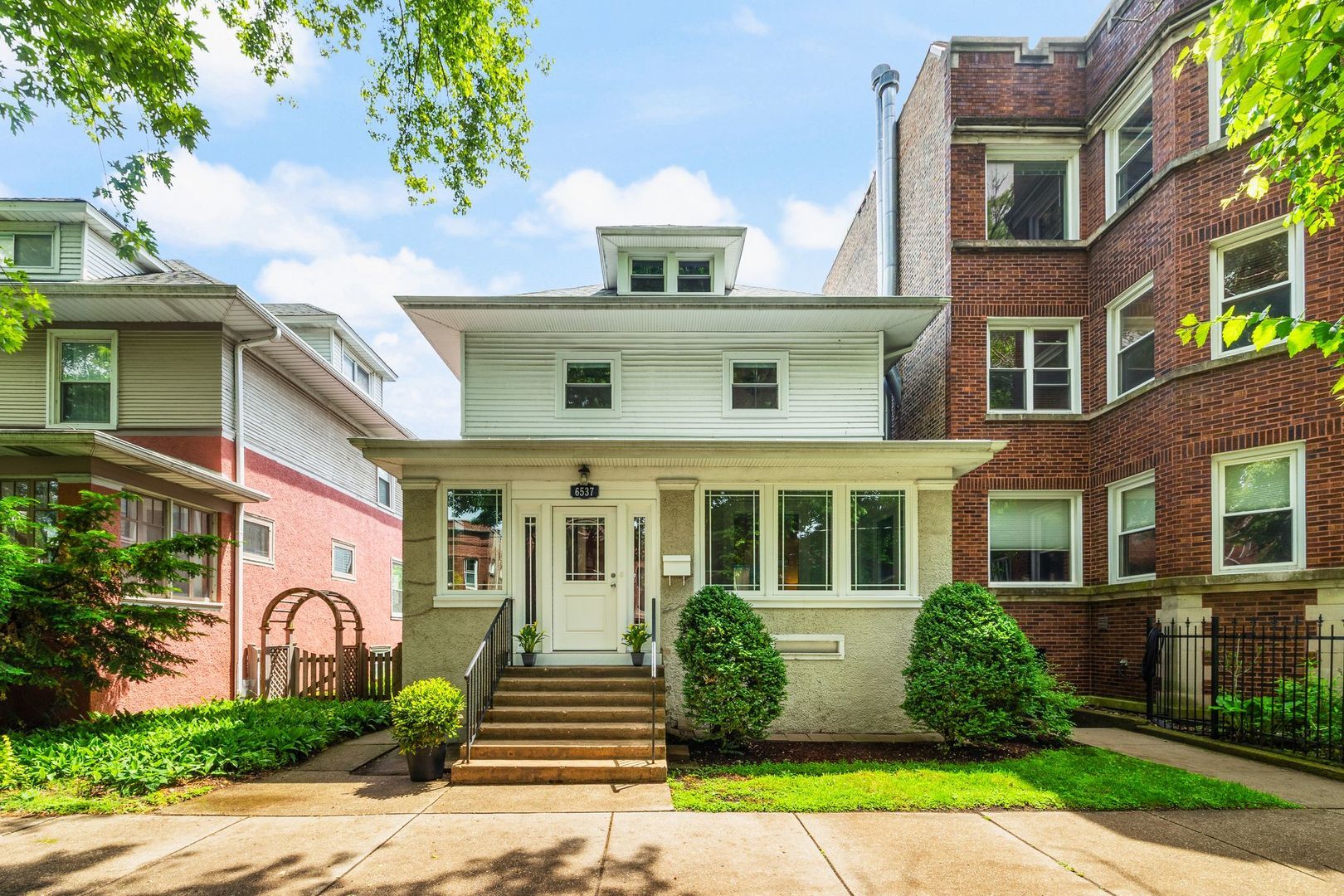 6537 N Greenview Avenue — Chicago, IL 60626