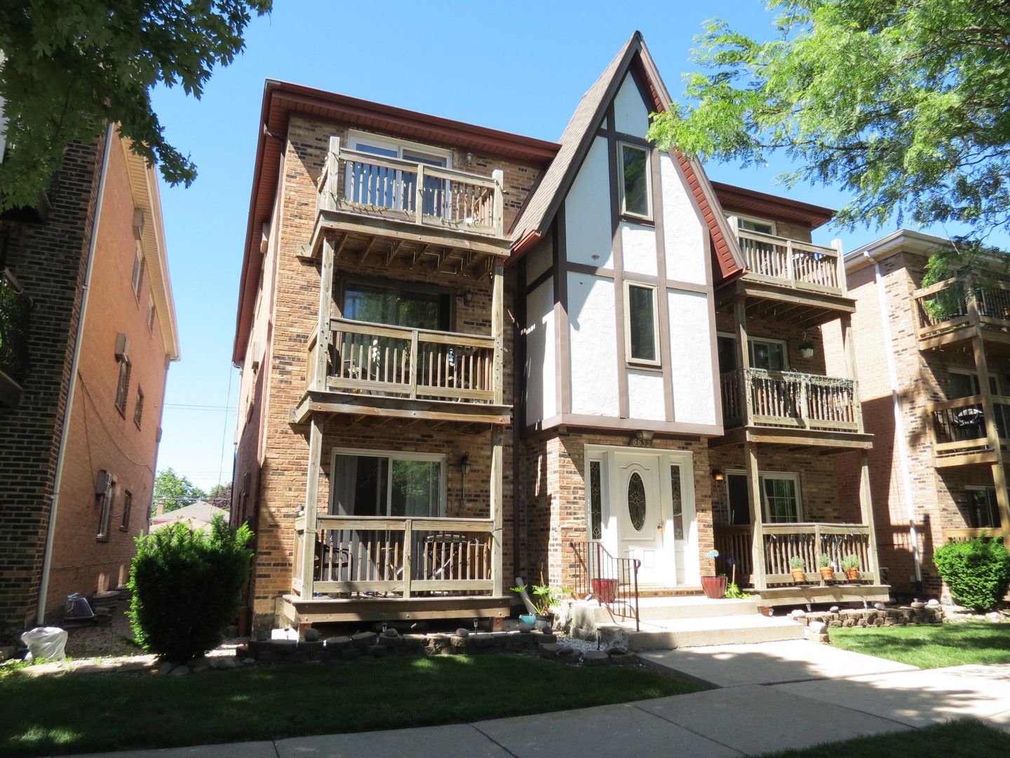 6632 W 64th Place #3W — Chicago, IL 60638