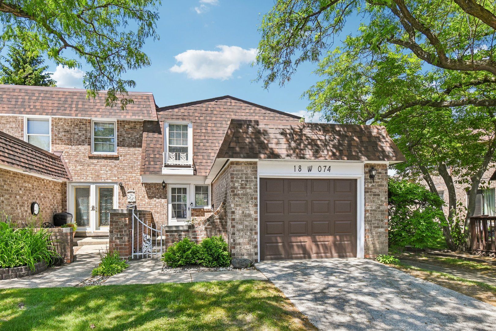 18W074 Jamestown Lane — Villa Park, IL 60181