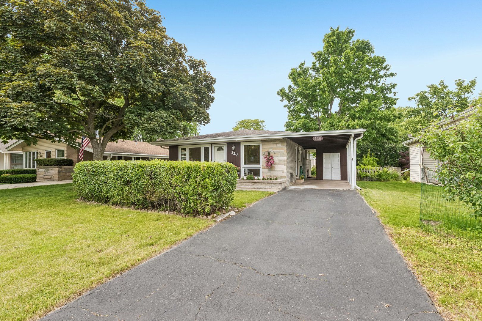 220 Voltz Road — Northbrook, IL 60062