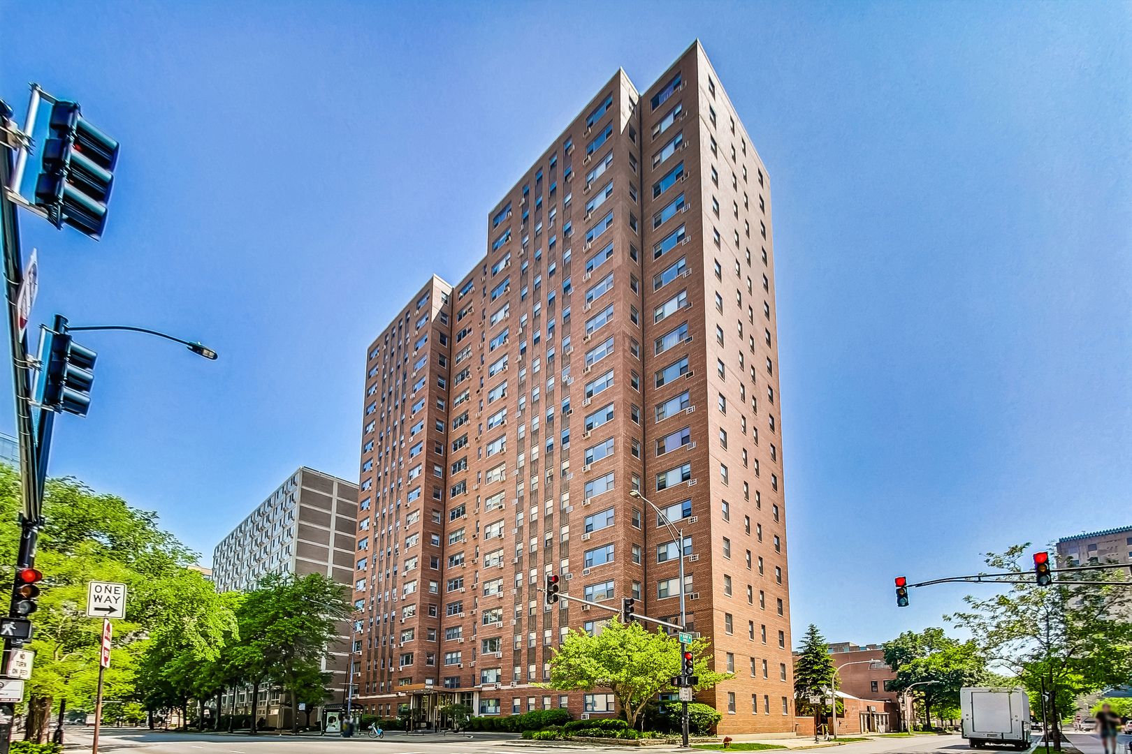 2909 N Sheridan Road #114 — Chicago, IL 60657