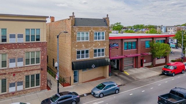 5543 W Diversey Avenue — Chicago, IL 60639