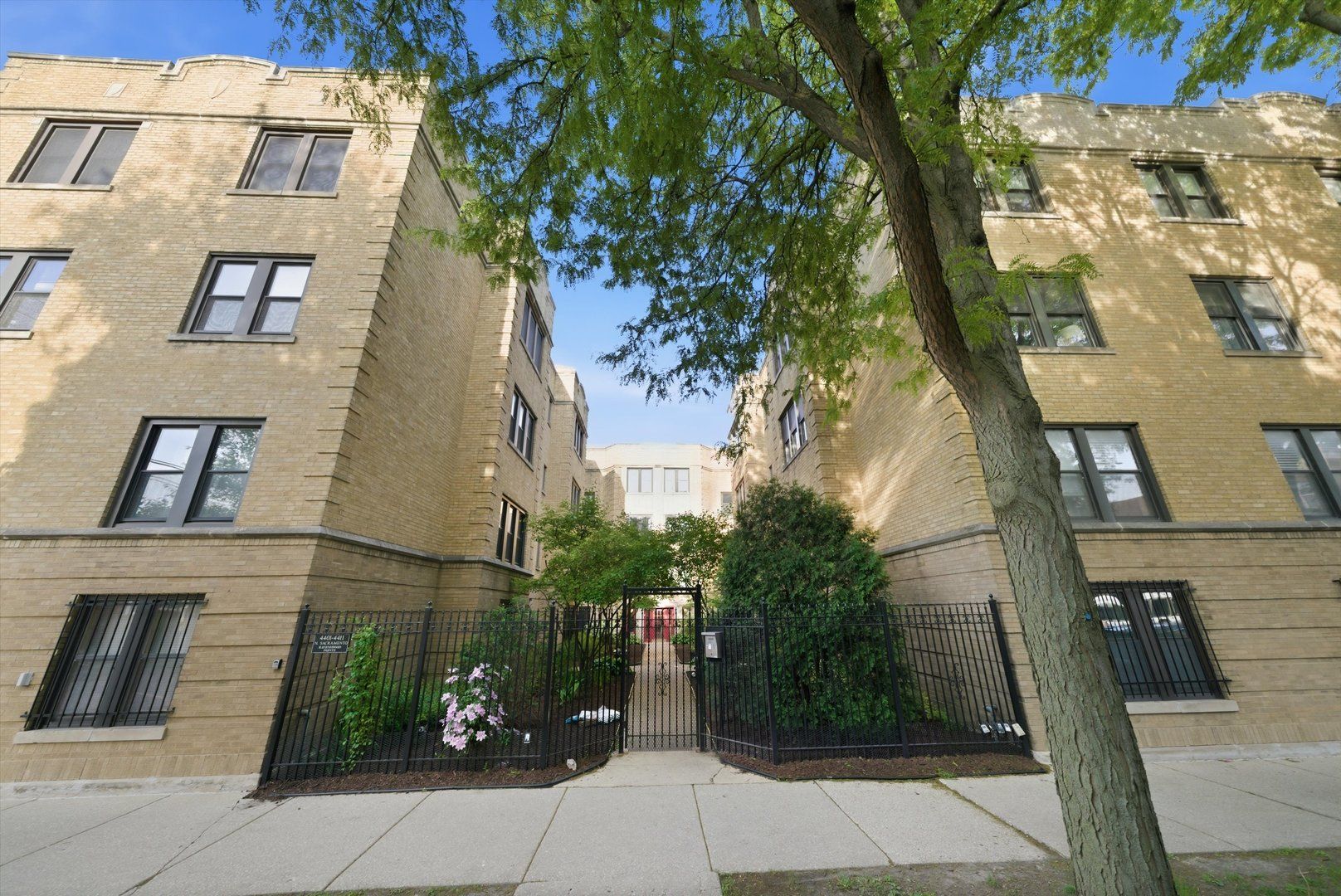 4409 N Sacramento Avenue #G — Chicago, IL 60625