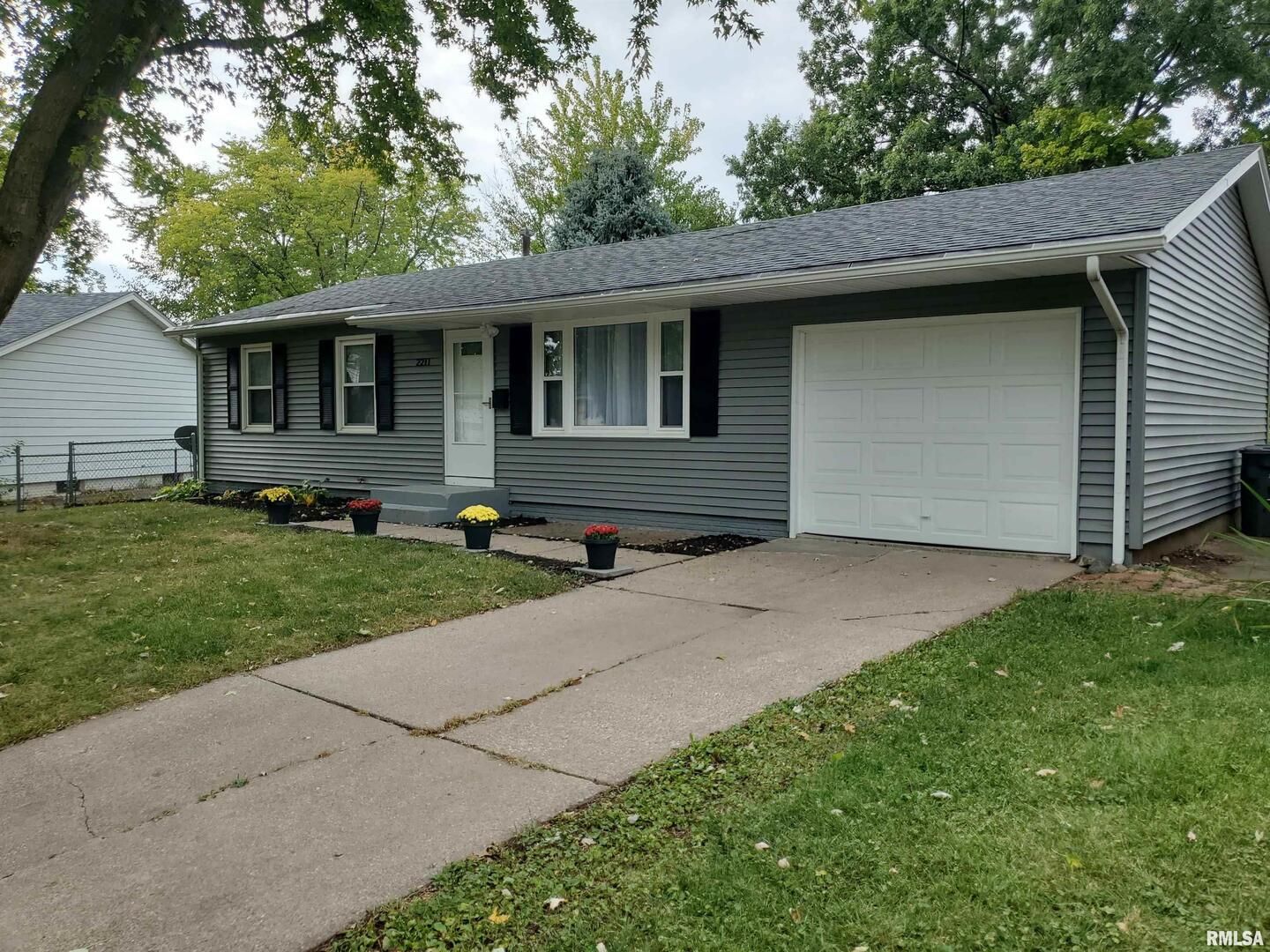 2211 WAVELAND Drive — Bettendorf, IA 52722
