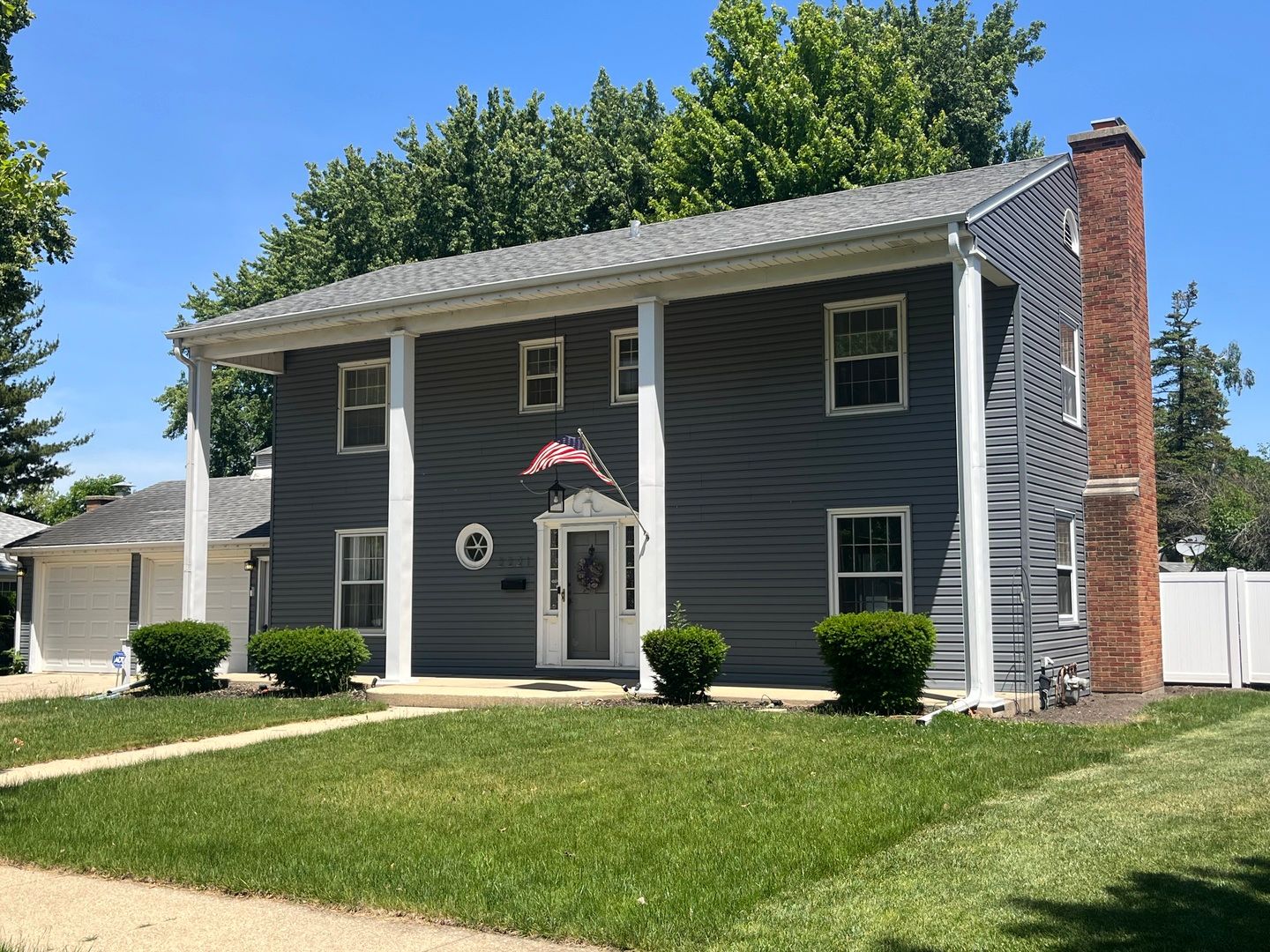 2221 Mayflower Drive — Aurora, IL 60506
