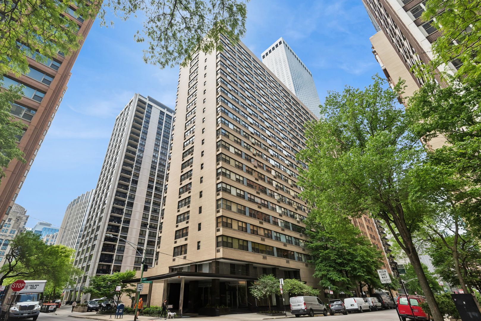 850 N Dewitt Place #13H — Chicago, IL 60611