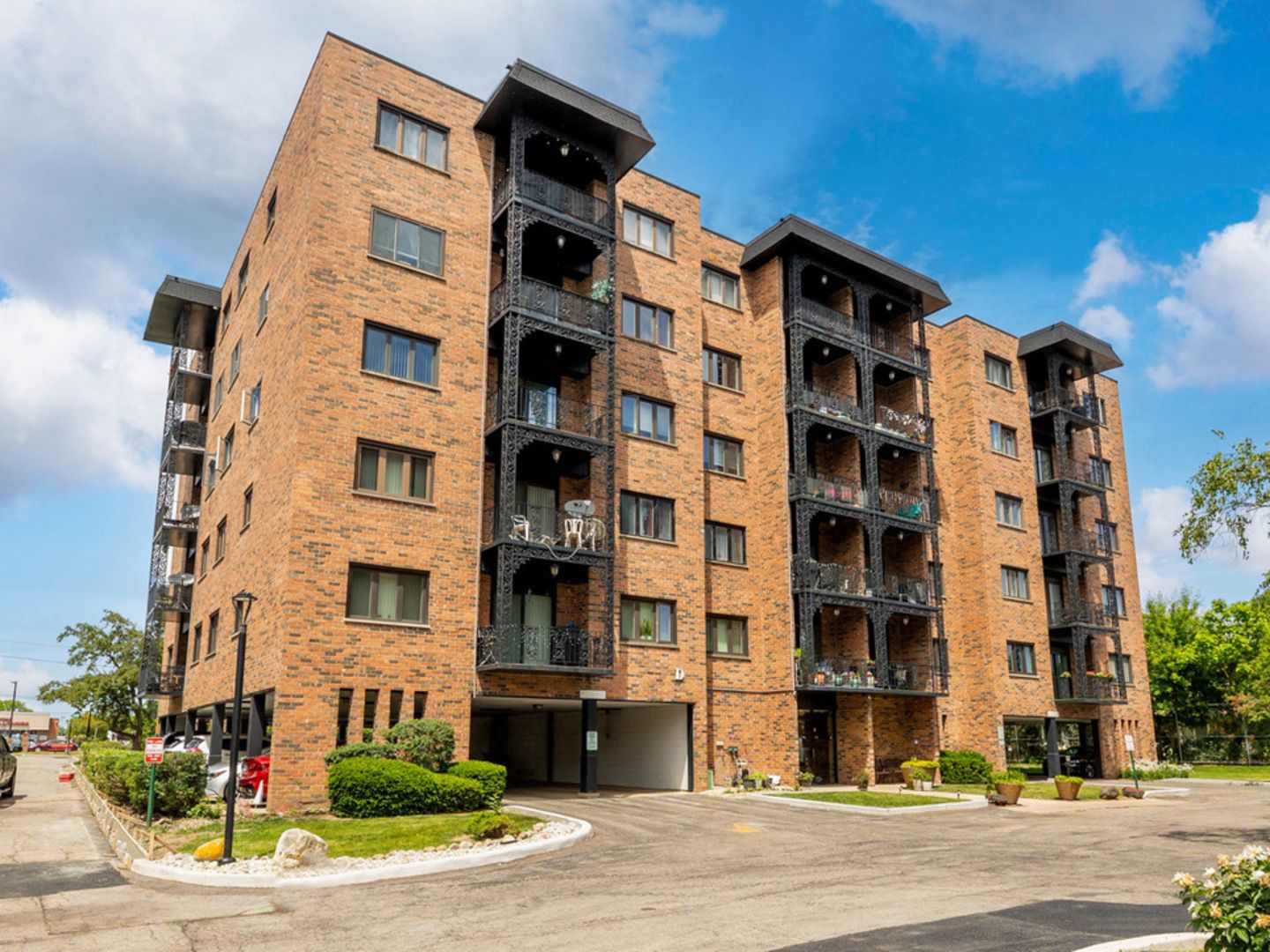 9332 Landings Lane #203D — Des Plaines, IL 60016