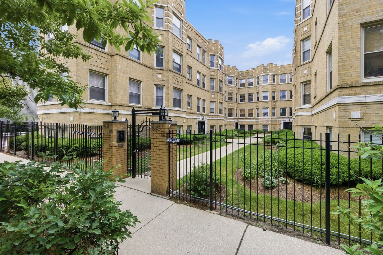 1634 W Columbia Avenue #1N — Chicago, IL 60626